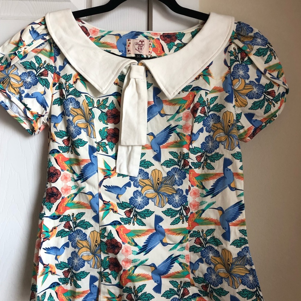 Hummingbird print Peter Pan collar top
